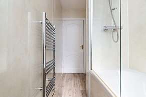 3 Bedroom Flat - Free Parking