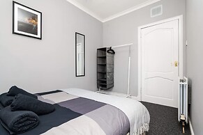 3 Bedroom Flat - Free Parking