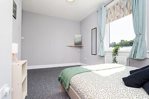 3 Bedroom Flat - Free Parking