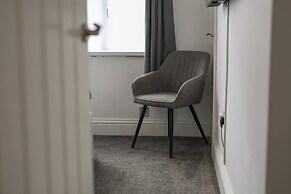3 Bedroom House With Free Parking