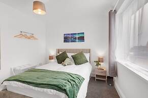3 Bedroom House With Free Parking