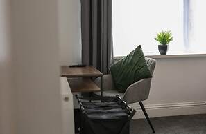 3 Bedroom House With Free Parking