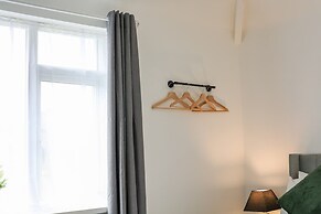 3 Bedroom House With Free Parking