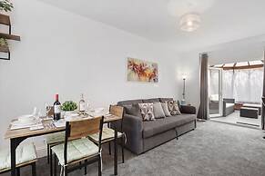 3 Bedroom House With Free Parking