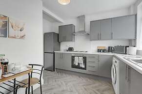3 Bedroom House With Free Parking