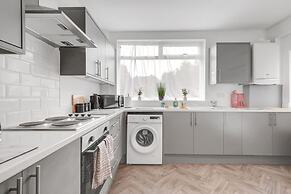 3 Bedroom House With Free Parking