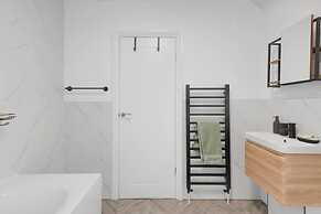 3 Bedroom House With Free Parking