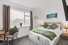 3 Bedroom House With Free Parking
