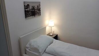 Bright 2BR Stay Close to Stadthalle