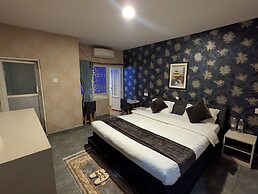 Luna Hotel And Lounge