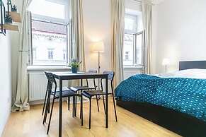 Budget 2BR Apt Near Wiener Stadthalle