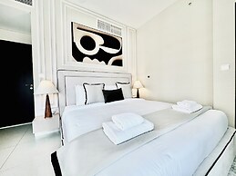 Venduras Sleek 1BR Near Burj Khalifa