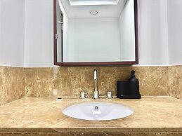 Venduras Sleek 1BR Near Burj Khalifa