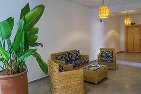 Dar Makai Surf Hotel