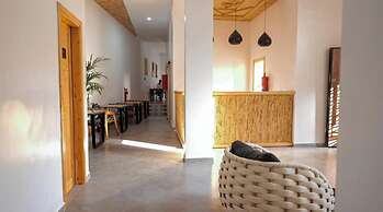 Dar Makai Surf Hotel