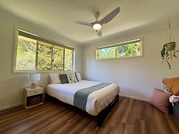 Tropic Lodge by Charlesworth