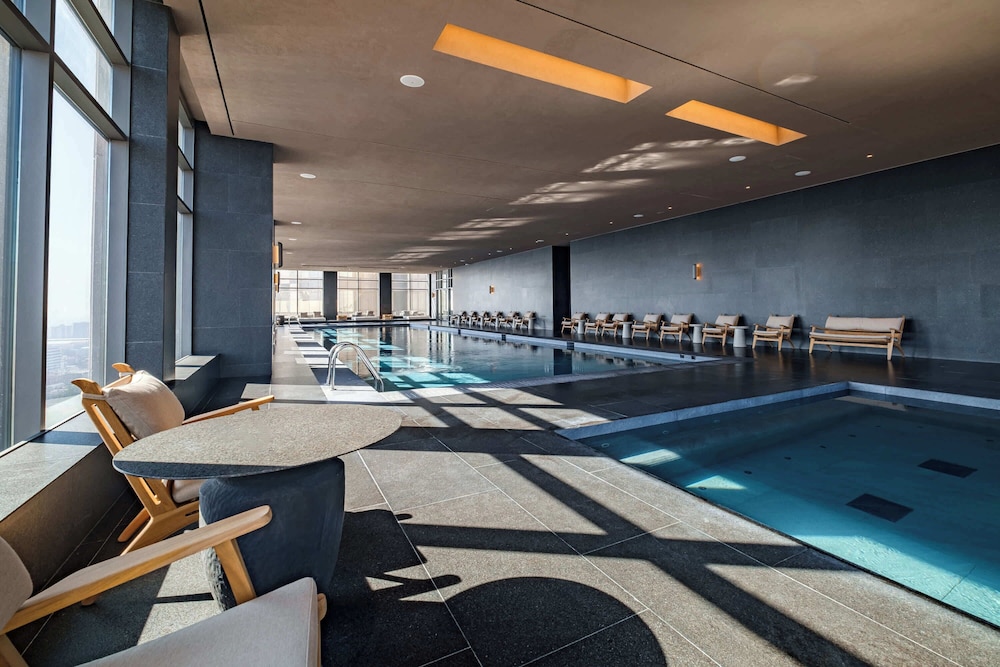 Luxury Studio - Revolution Monument View - Pool