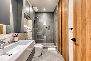 Luxury Studio - Revolution Monument View - Pool