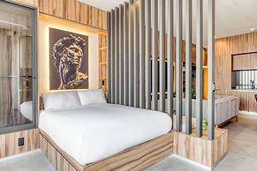 Luxury Studio - Pool - Revolution Monument View