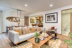 Luxury 2 BR Condo - Rooftop Pool With City View