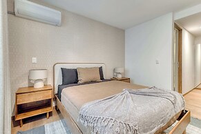 Luxury 2 BR Condo - Rooftop Pool With City View