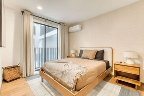 Luxury 2 BR Condo - Rooftop Pool With City View