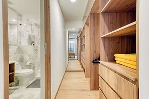 Luxury 2 BR Condo - Rooftop Pool With City View