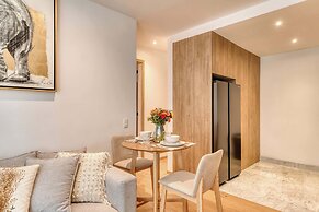 Centric 2 BR Condo - Gym - Open Air Cinema