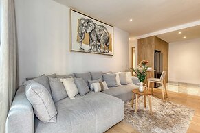 Centric 2 BR Condo - Gym - Open Air Cinema