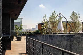 Centric 2 BR Condo - Gym - Open Air Cinema