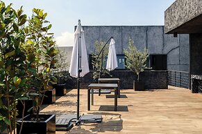 Centric 2 BR Condo - Gym - Open Air Cinema