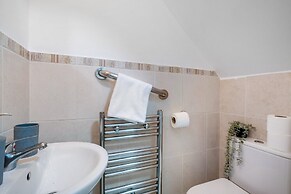 Isher 3 Bedroom 2 Bath Hse with Parking