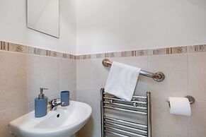 Isher 3 Bedroom 2 Bath Hse with Parking