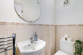 Isher 3 Bedroom 2 Bath Hse with Parking