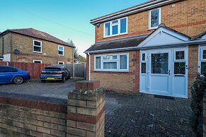 Isher 3 Bedroom 2 Bath Hse with Parking