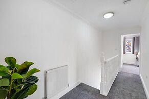 Isher 3 Bedroom 2 Bath Hse with Parking
