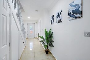 Isher 3 Bedroom 2 Bath Hse with Parking