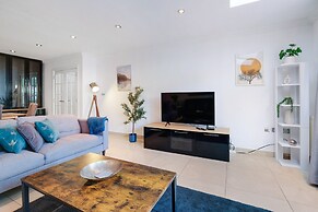 Isher 3 Bedroom 2 Bath Hse with Parking