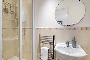 Isher 3 Bedroom 2 Bath Hse with Parking