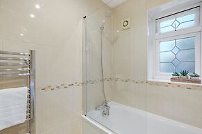 Isher 3 Bedroom 2 Bath Hse with Parking
