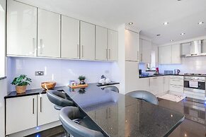 Isher 3 Bedroom 2 Bath Hse with Parking