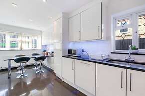 Isher 3 Bedroom 2 Bath Hse with Parking