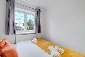 Isher 3 Bedroom 2 Bath Hse with Parking