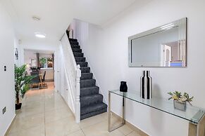 Isher 3 Bedroom 2 Bath Hse with Parking