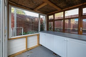 Isher 3 Bedroom 2 Bath Hse with Parking