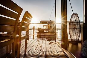 Modern Houseboat for 4 Guests