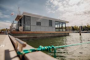 Modern Houseboat for 4 Guests