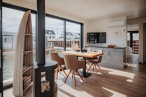 Modern Houseboat for 4 Guests