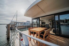 Modern Houseboat for 4 Guests