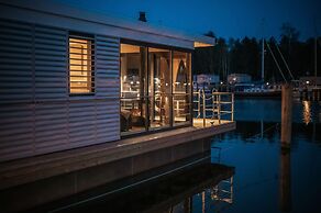 Floating Houseboat in Peenemunde